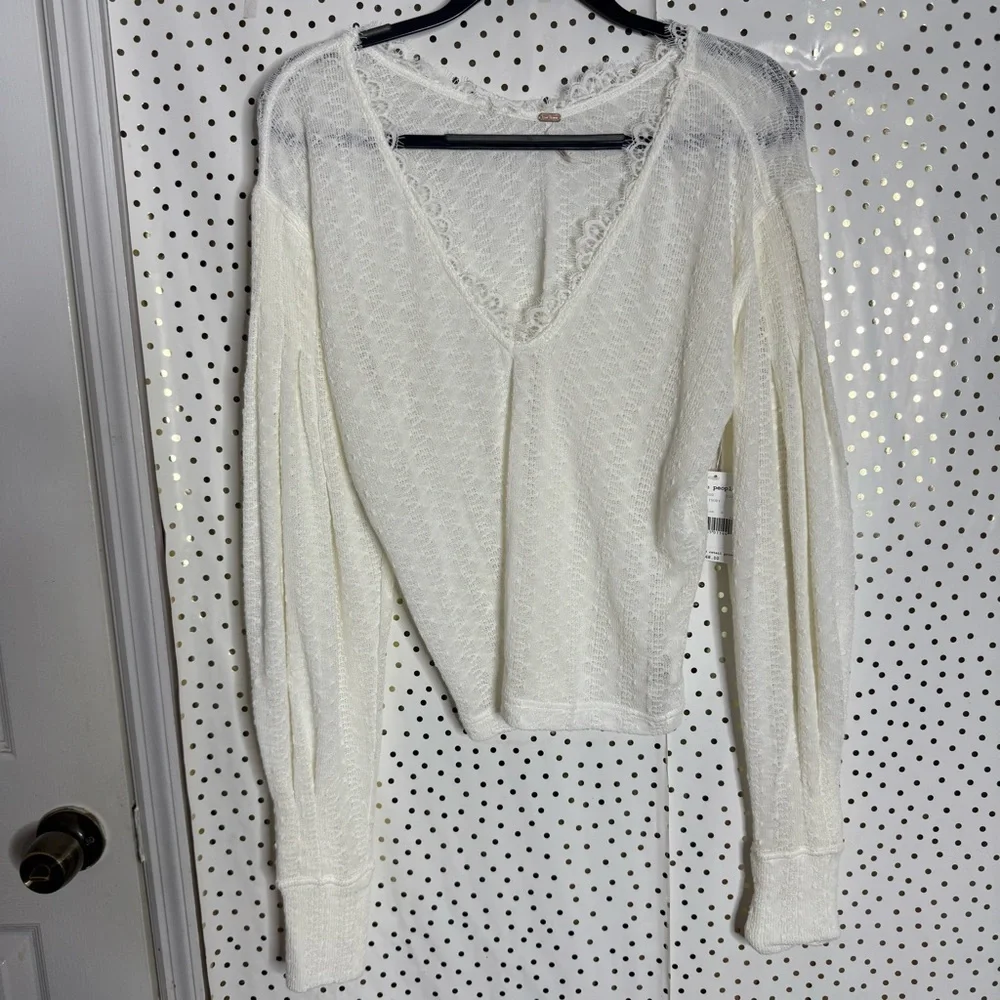 Free people Elegant White Lace V-Neck NWT